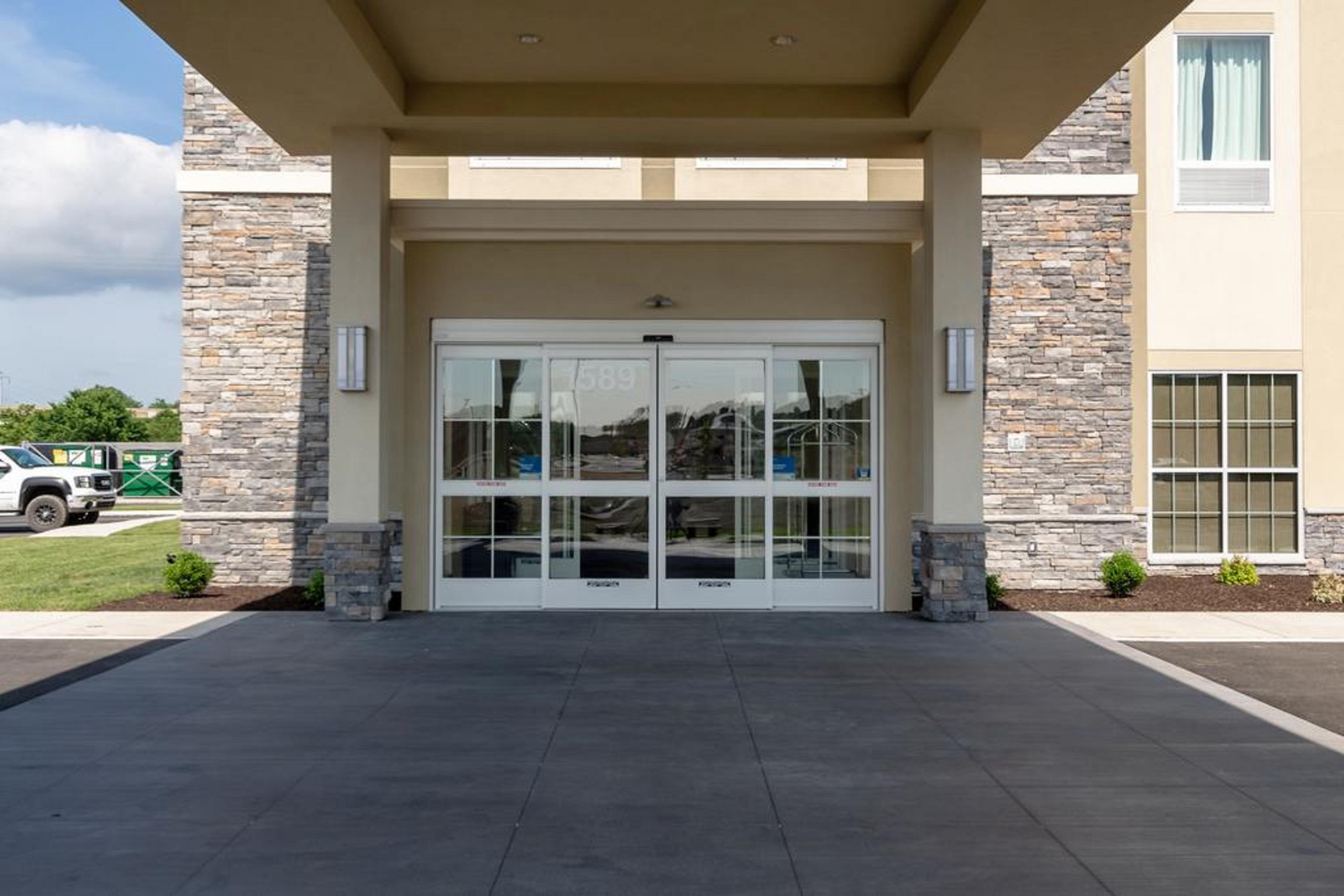 Comfort Inn & Suites - Harrisburg Airport - Hershey South Middletown  Exterior photo