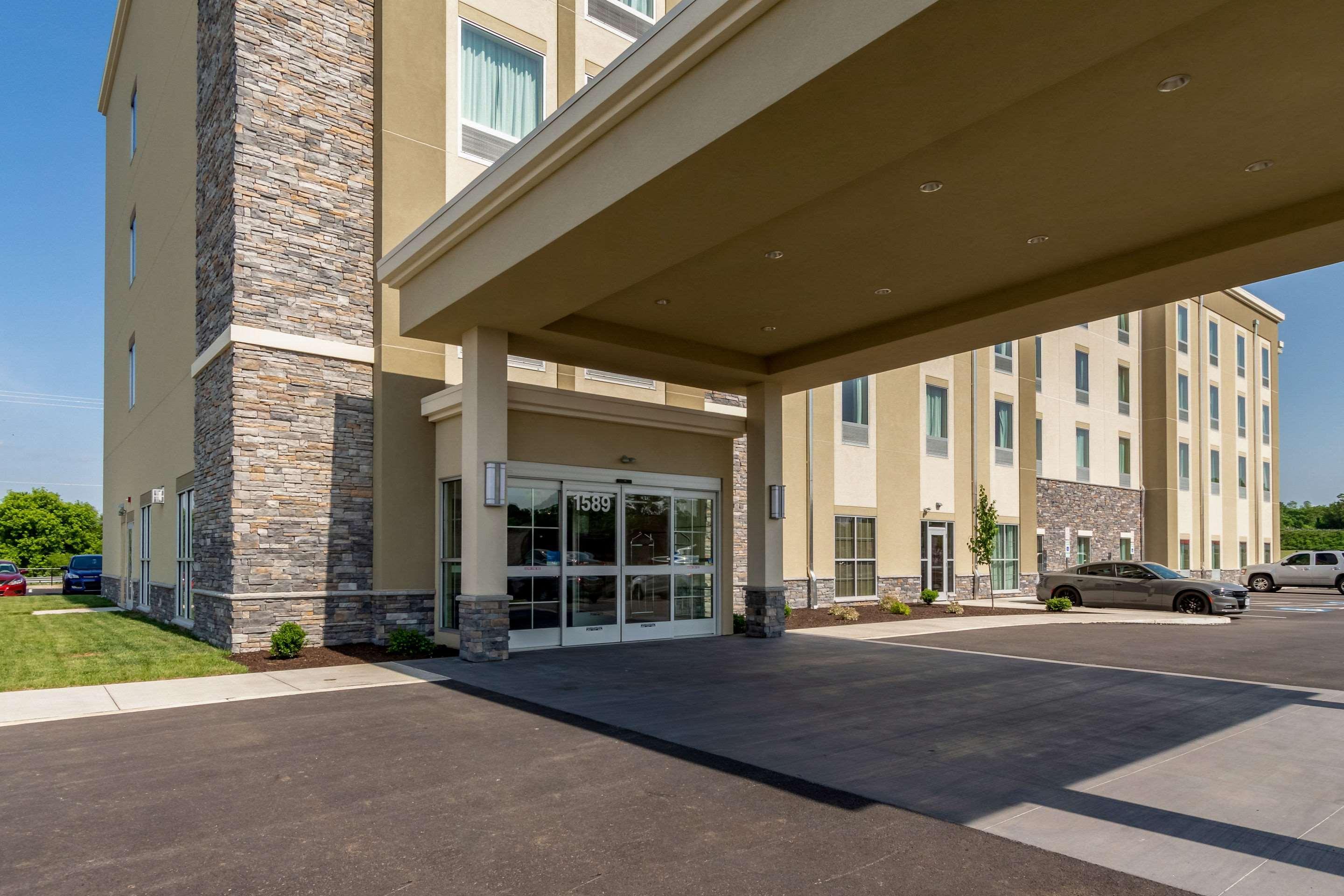 Comfort Inn & Suites - Harrisburg Airport - Hershey South Middletown  Exterior photo