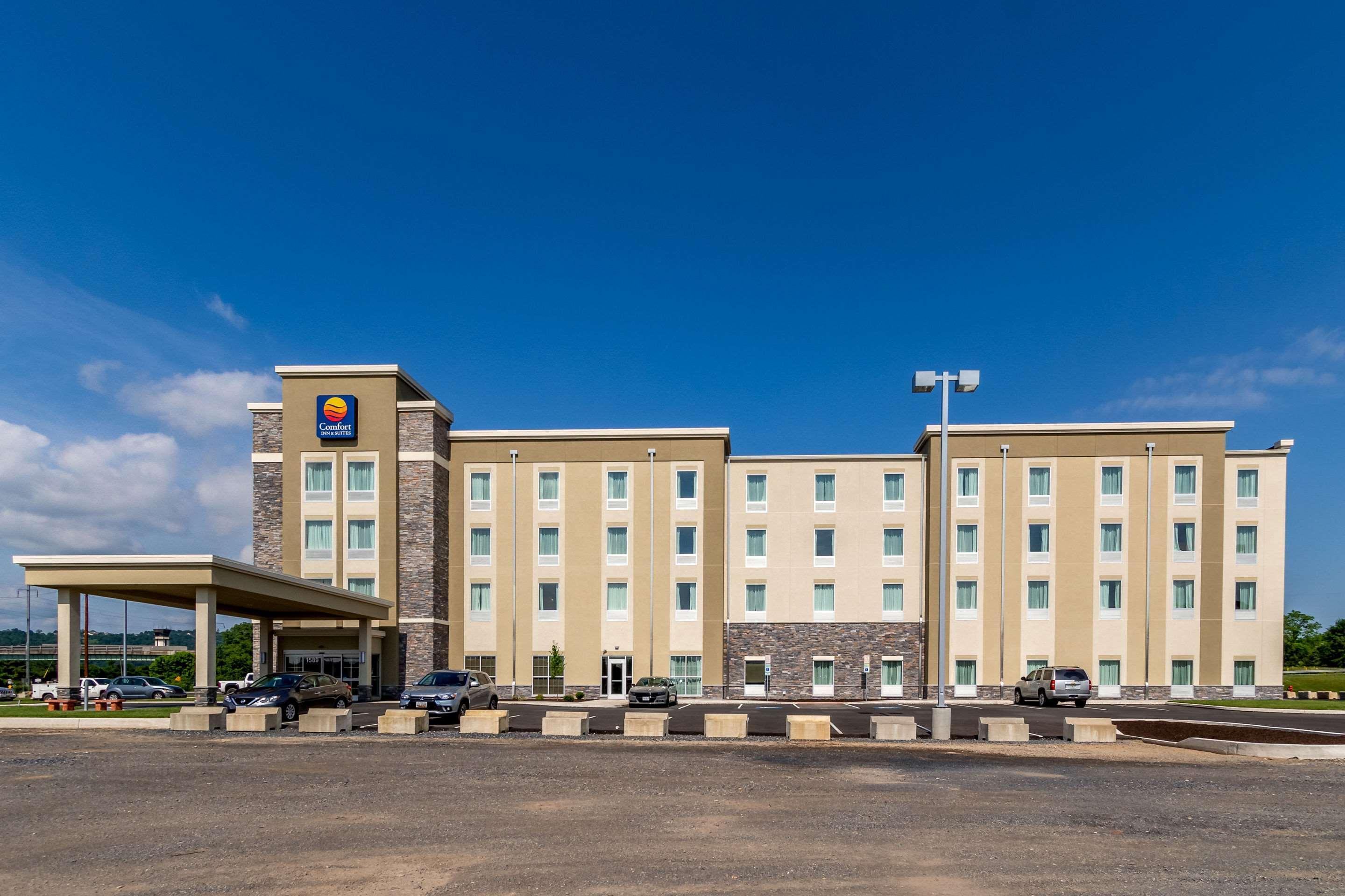 Comfort Inn & Suites - Harrisburg Airport - Hershey South Middletown  Exterior photo